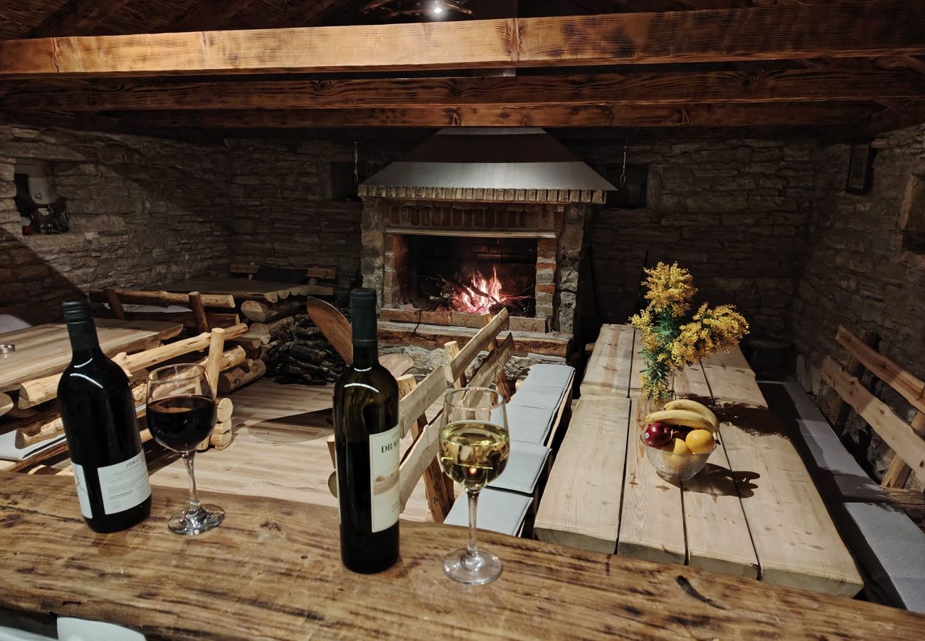 Casa en Kula Atlagic - Hilltop Paradise with private pool