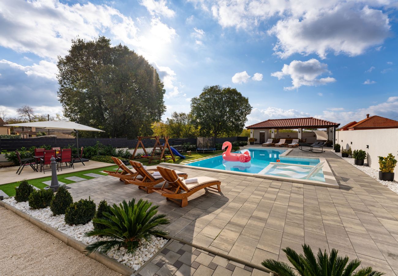 Apartamento en Galovac - Apartment Galleli with private pool