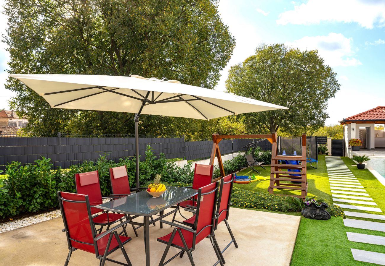 Apartamento en Galovac - Apartment Galleli with private pool