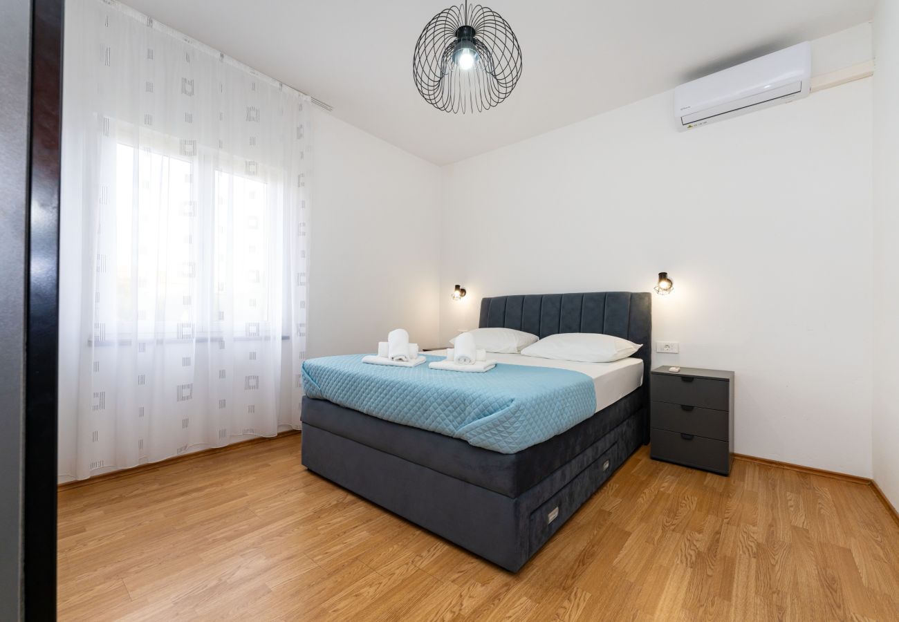 Apartamento en Galovac - Apartment Galleli with private pool