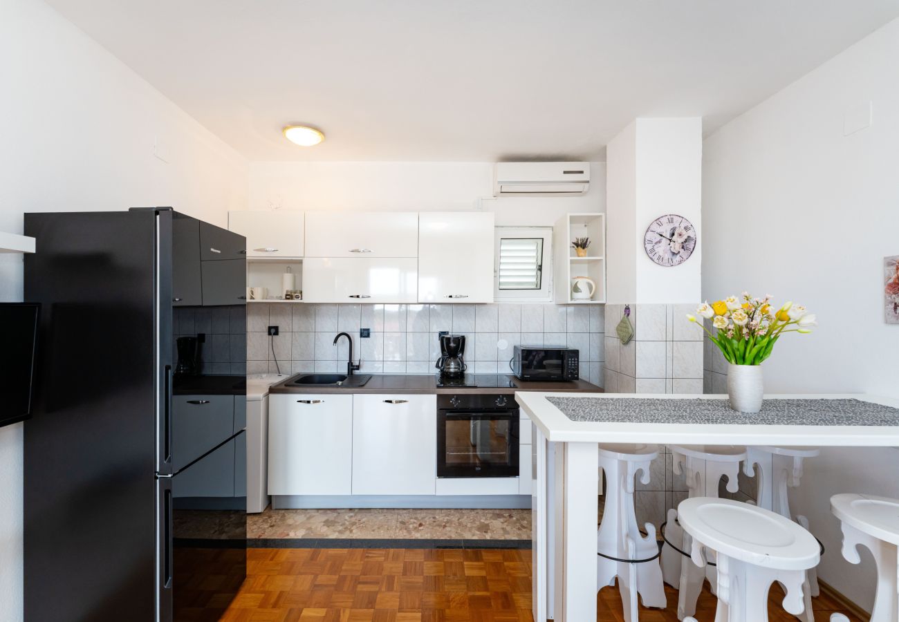 Apartamento en Galovac - Apartment Galleli with private pool