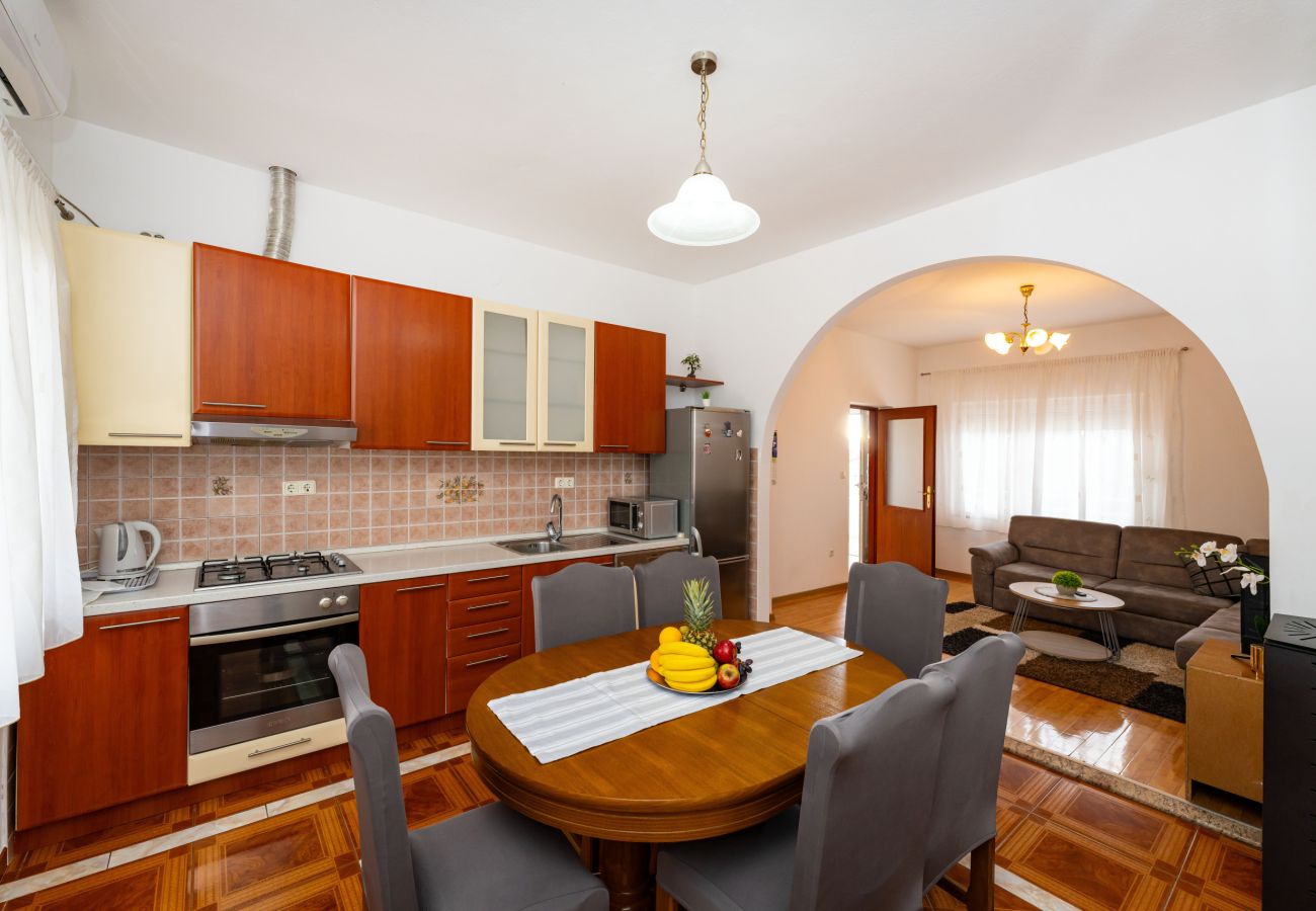 Apartamento en Galovac - Apartment Galleli with private pool