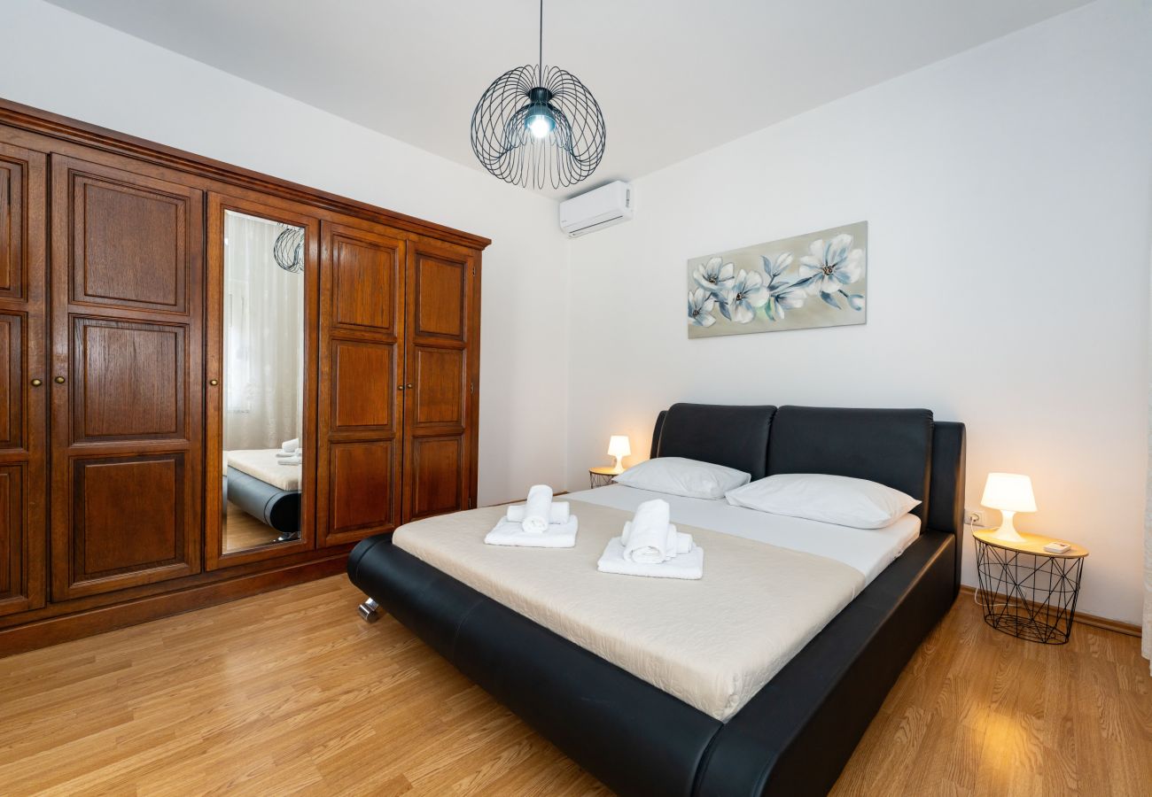 Apartamento en Galovac - Apartment Galleli with private pool