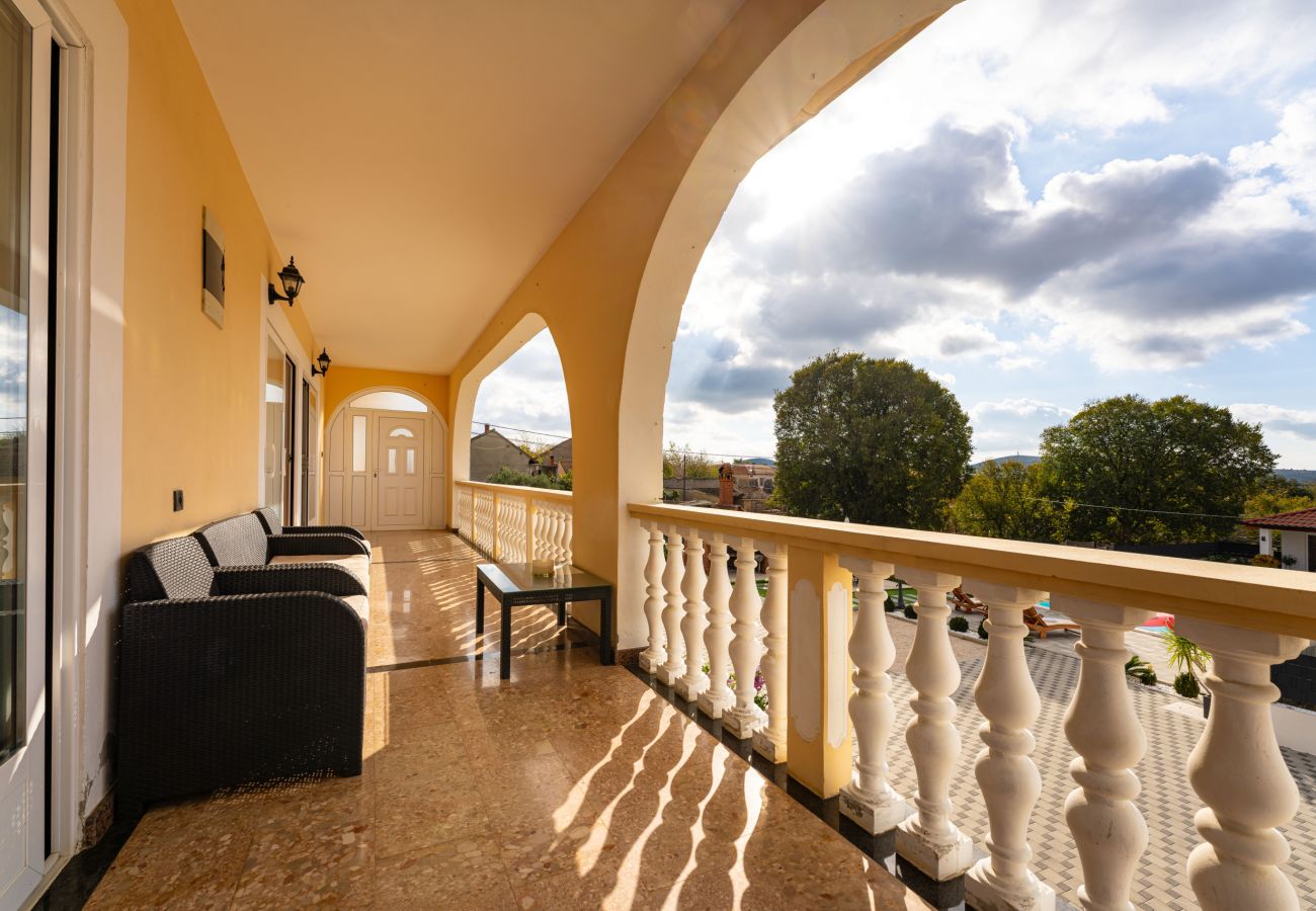 Apartamento en Galovac - Apartment Galleli with private pool