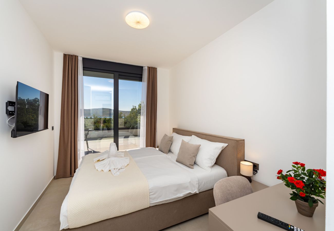 Apartamento en Starigrad - Apartment Senti with shared pool