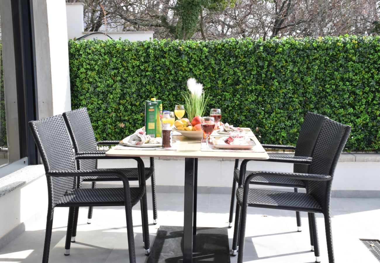 Apartamento en Starigrad - Apartment Senti with shared pool