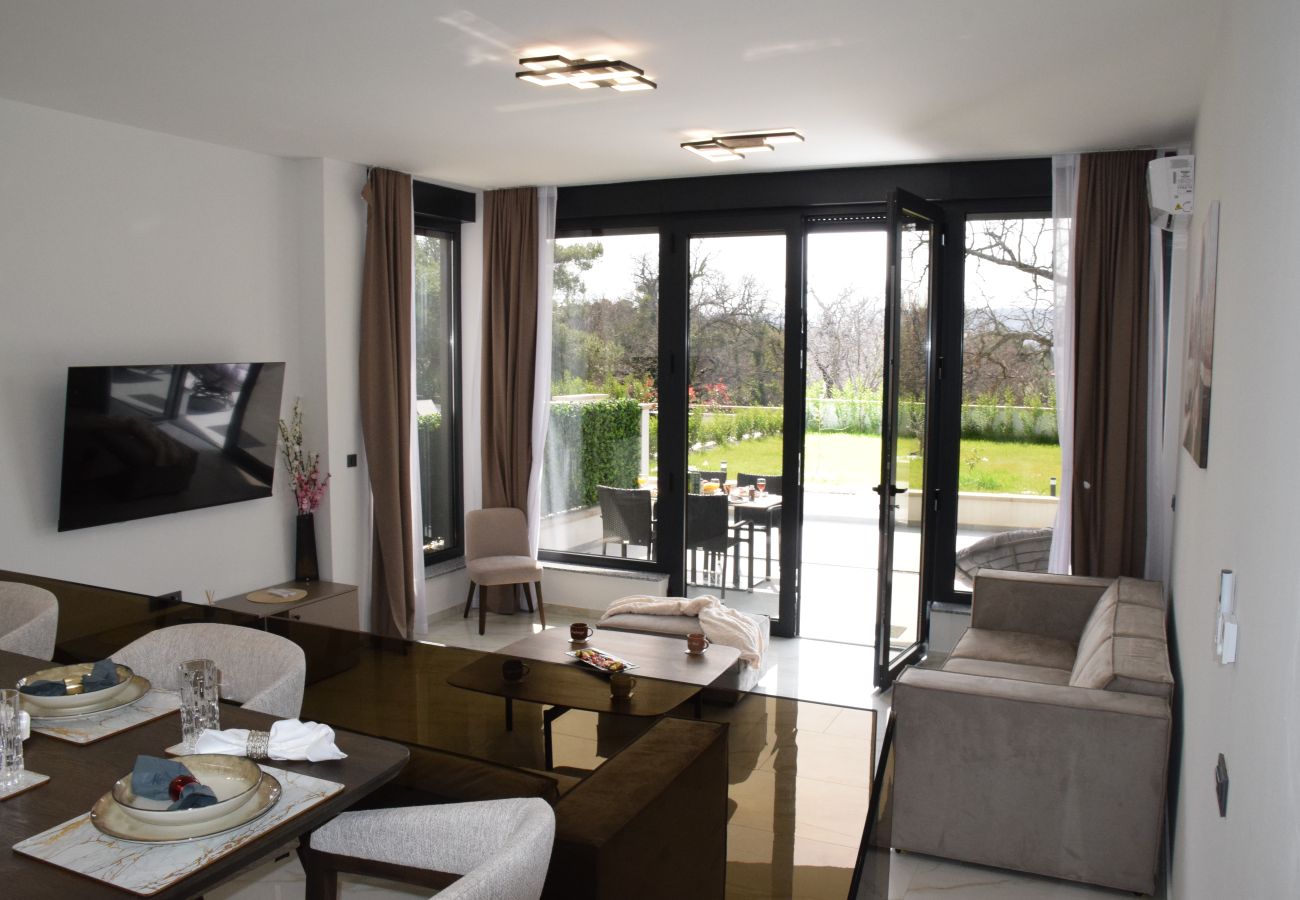 Apartamento en Starigrad - Apartment Senti with shared pool