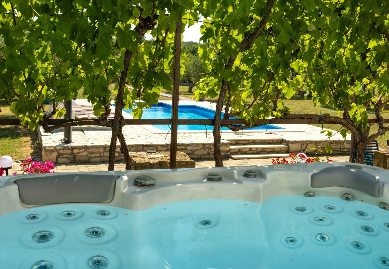 Casa en Donji Kašic - Holiday home Mandorla