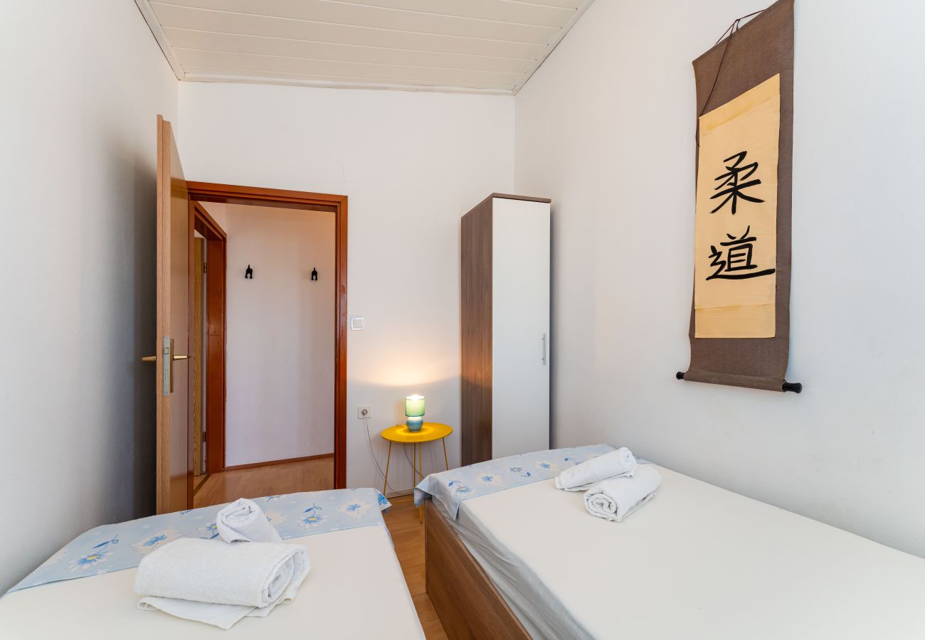 Apartamento en Pag - Apartment Nostromo