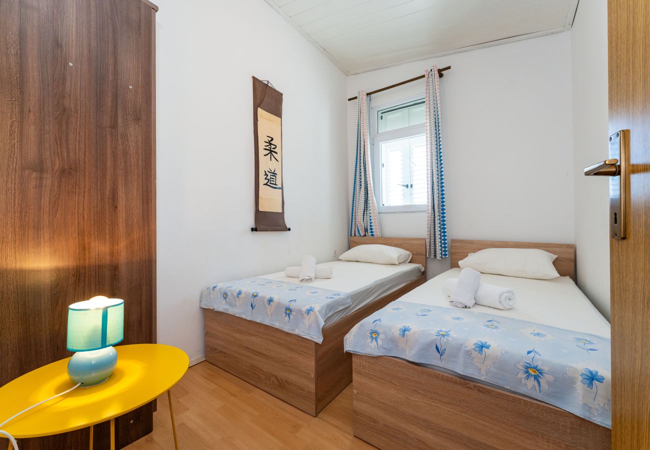 Apartamento en Pag - Apartment Nostromo
