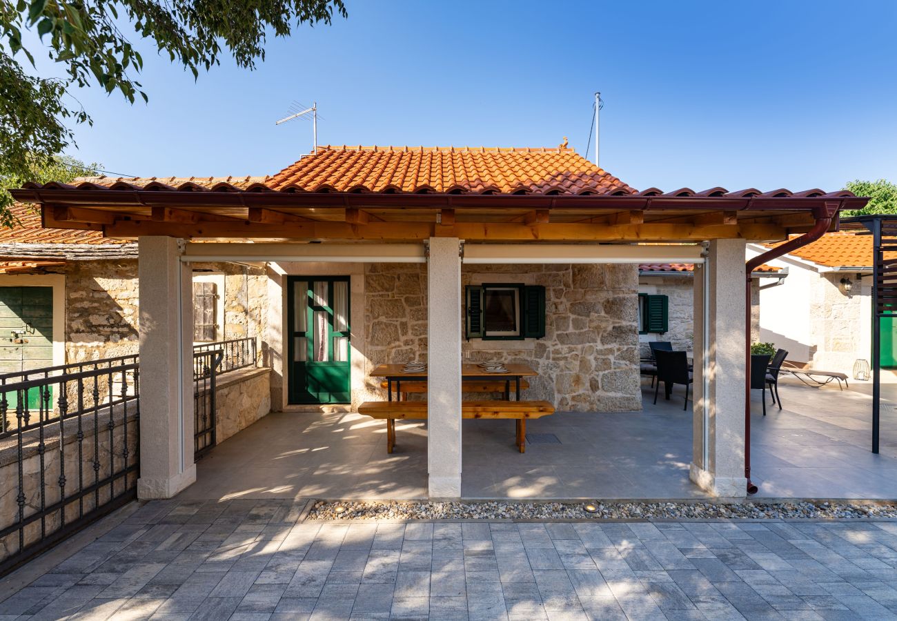 Casa en Radonic - Authentic stone house Dida