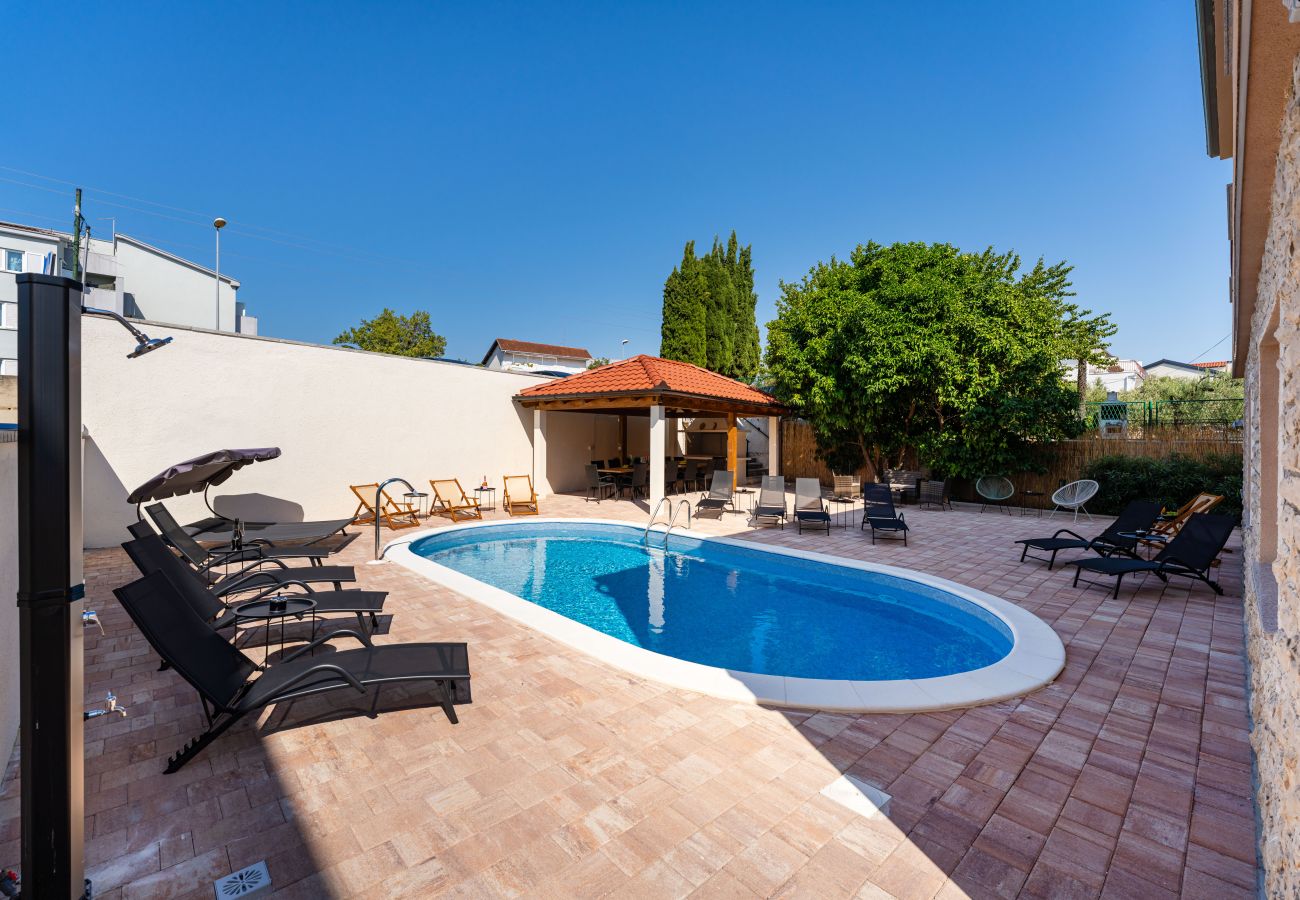 Casa en Sveti Filip i Jakov - Villa Familia