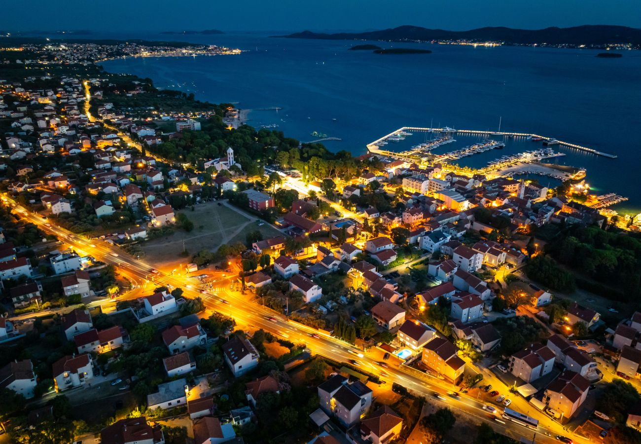 Casa en Sveti Filip i Jakov - Seaside Villa Familia