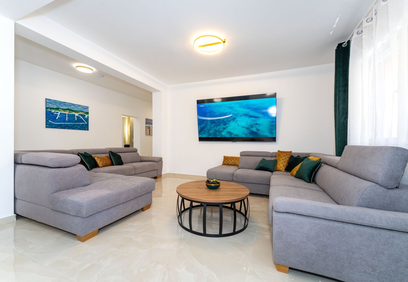 Casa en Sveti Filip i Jakov - Seaside Villa Familia