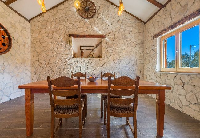 Maison à Škabrnja - Holiday home Barba Maison à Škabrnja - Holiday home Barba