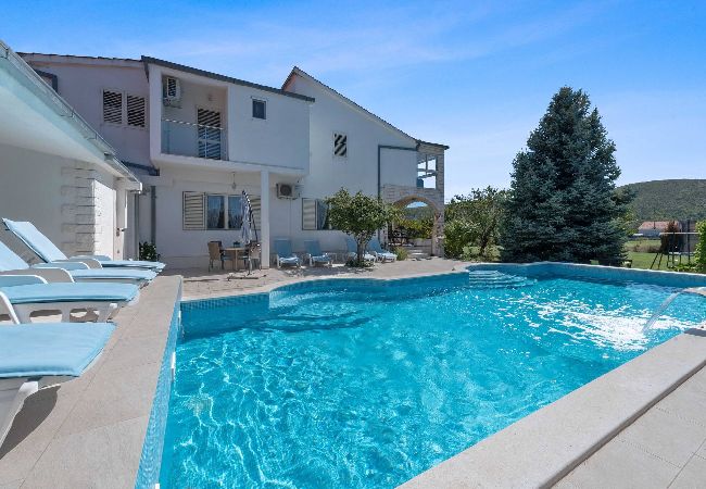 Maison à Neoric - Sport & Spa Villa Neoric Maison à Neoric - Sport & Spa Villa Neoric