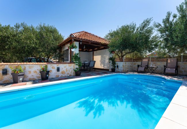 Maison à Krkovic - Holiday home Olive Garden Maison à Krkovic - Holiday home Olive Garden