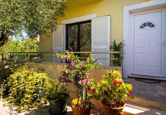 Maison à Krkovic - Holiday home Olive Garden Maison à Krkovic - Holiday home Olive Garden