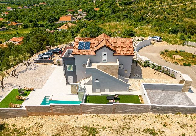 Maison à Benkovacko Selo - Villa Pezer with heated pool & sauna Maison à Benkovacko Selo - Villa Pezer with heated pool & sauna