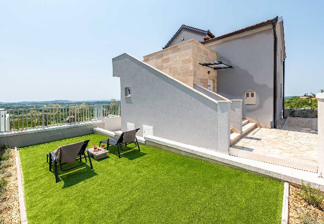 Maison à Benkovacko Selo - Villa Pezer with heated pool & sauna Maison à Benkovacko Selo - Villa Pezer with heated pool & sauna