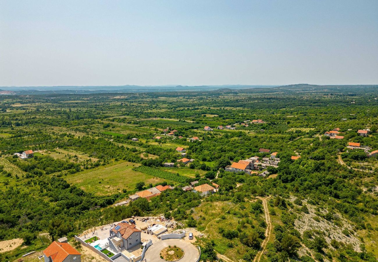 Villa à Benkovacko Selo - Villa Pezer with heated pool & sauna