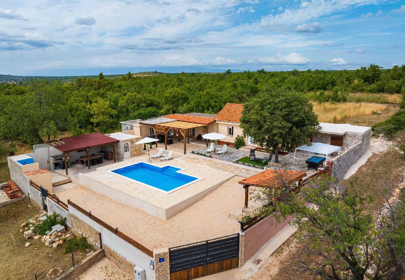 Maison à Zapužane - Holiday home Burgija