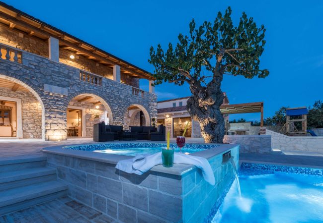 Villa à Sukošan - Authentic Villa Dumina Villa à Sukošan - Authentic Villa Dumina