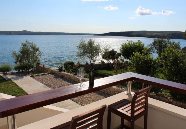 Maison à Maslenica - Beach house Nikola Maison à Maslenica - Beach house Nikola