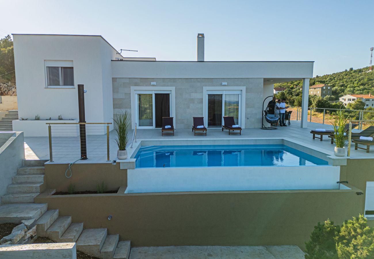 Maison à Zaglav - Sea view Villa Belvedir