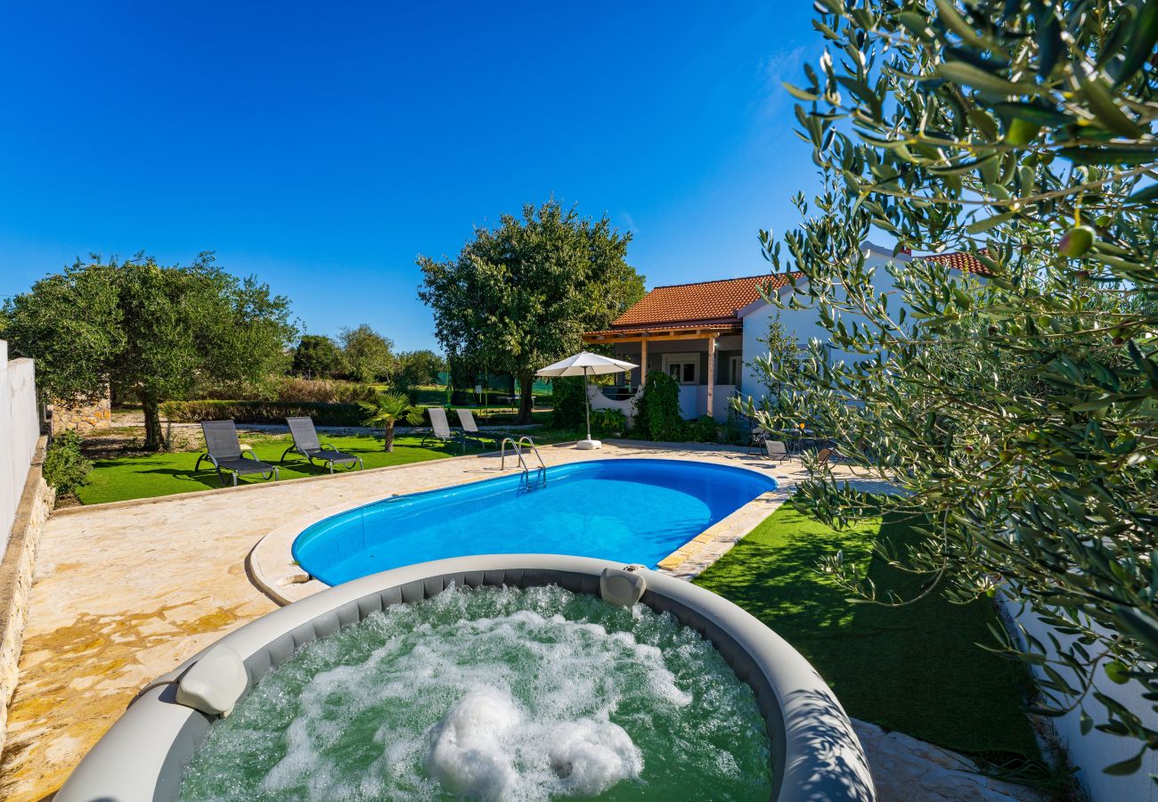 Maison à Raštevic - Holiday home Emily