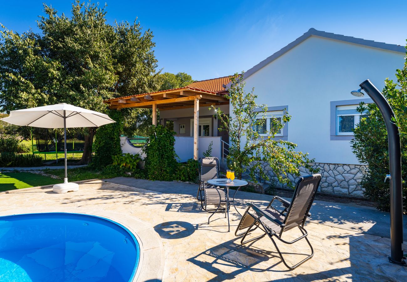 Maison à Raštevic - Holiday home Emily