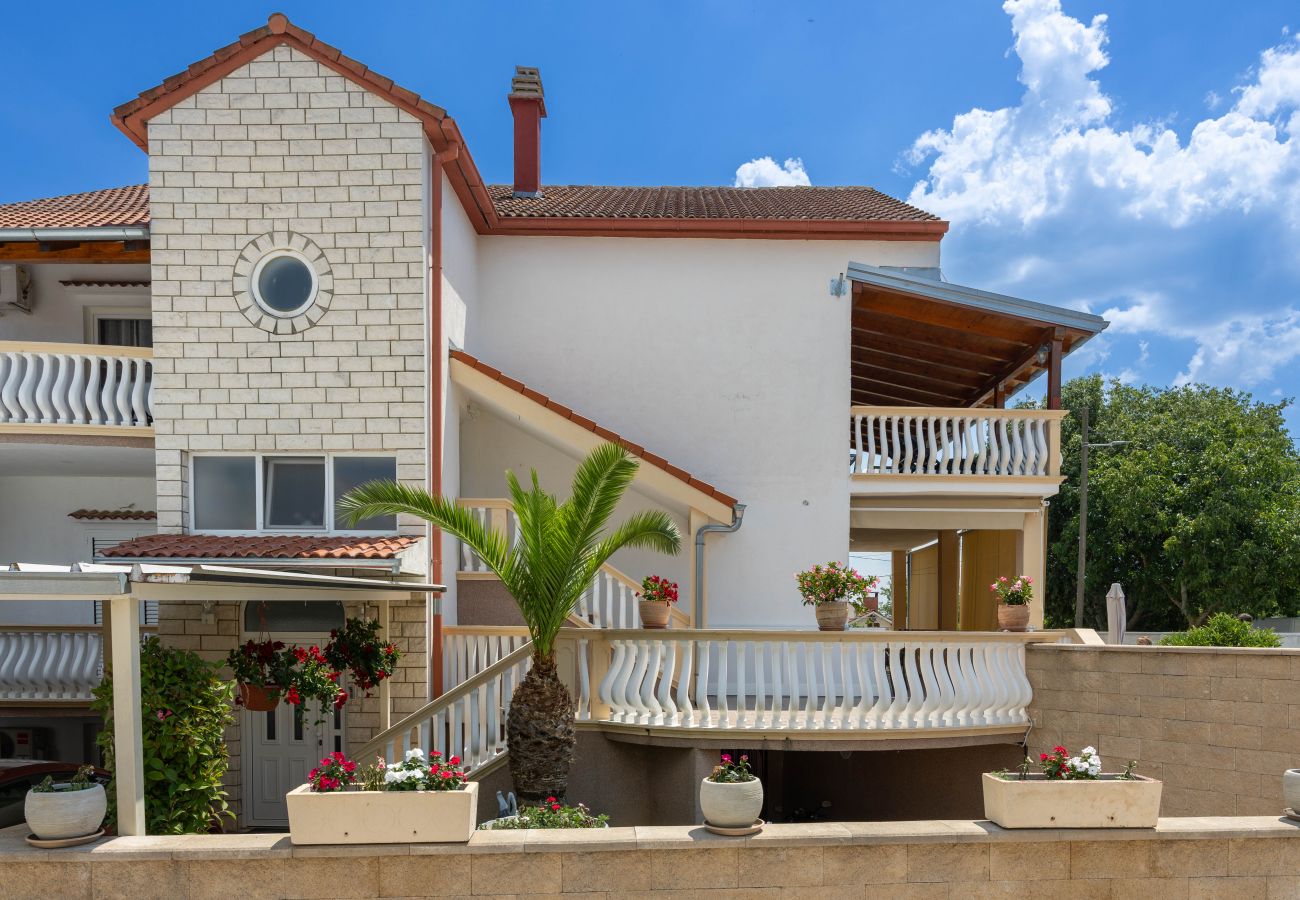 Appartement à Biograd na moru - Apartman DaDa 3 with shared pool