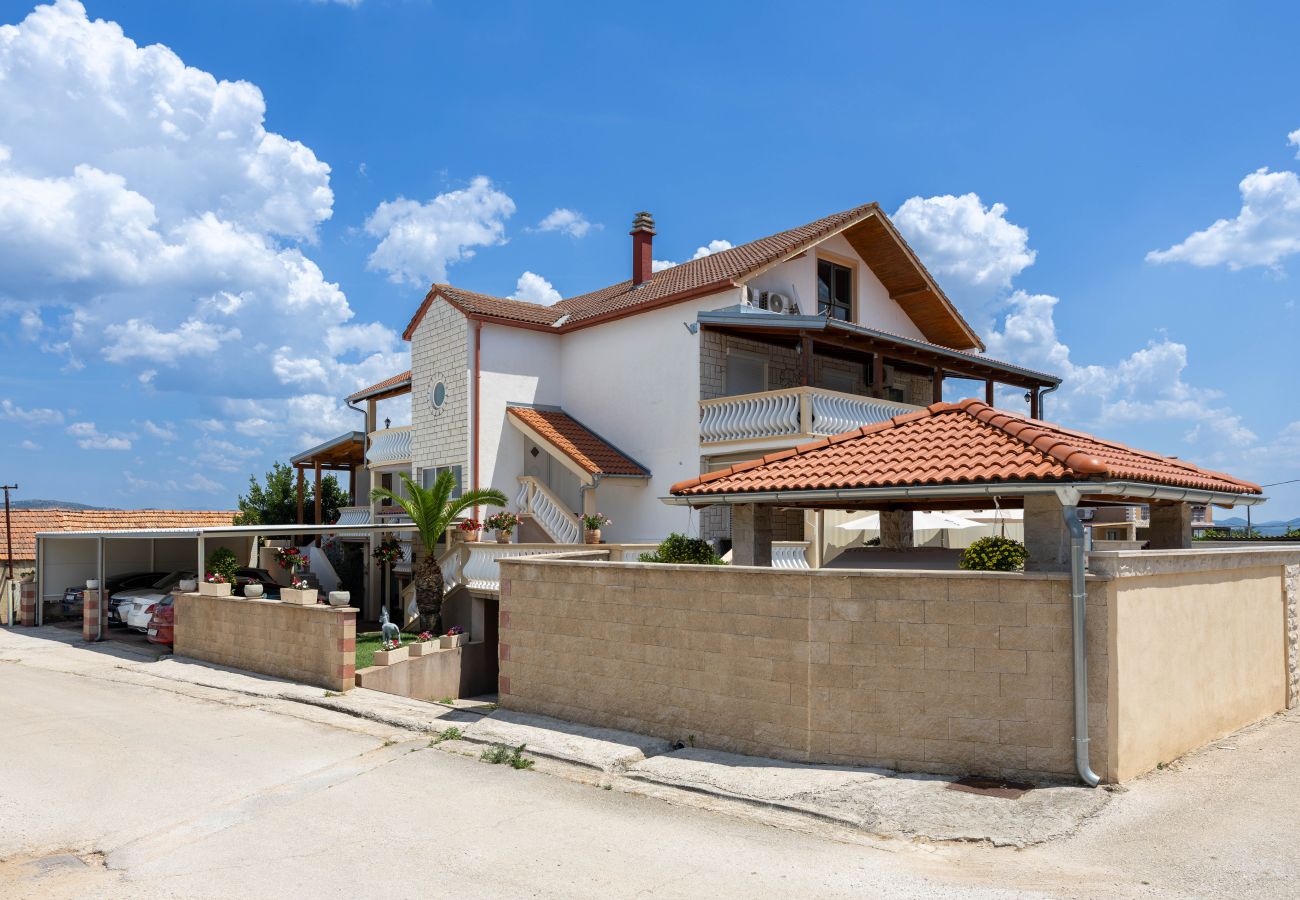 Appartement à Biograd na moru - Apartman DaDa 3 with shared pool
