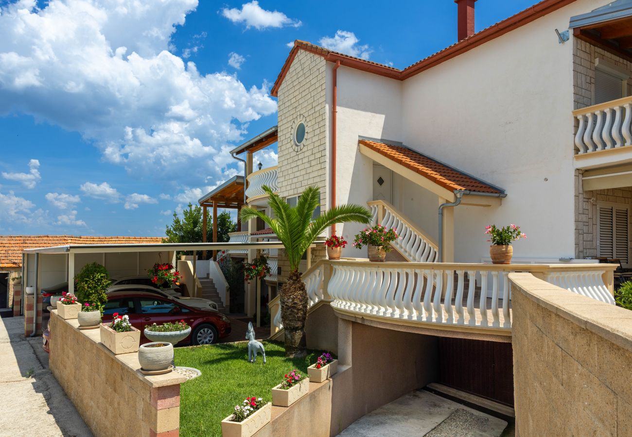 Appartement à Biograd na moru - Apartman DaDa 3 with shared pool