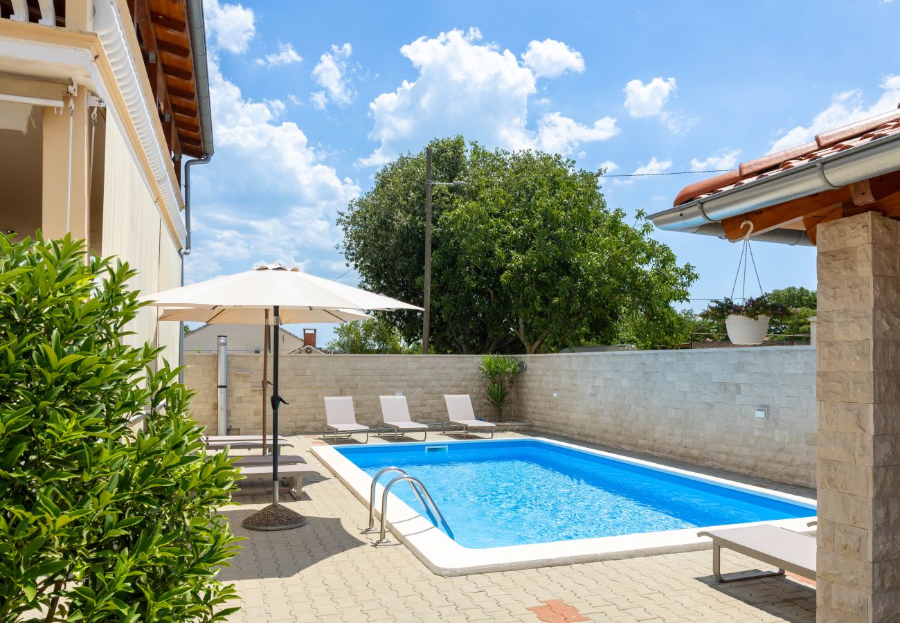 Appartement à Biograd na moru - Apartman DaDa 3 with shared pool