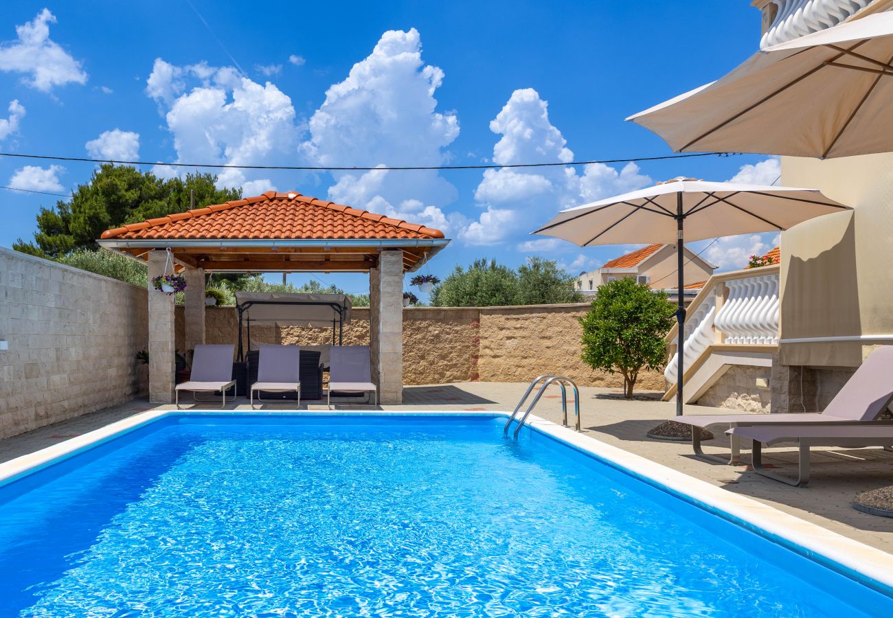 Appartement à Biograd na moru - Apartman DaDa 3 with shared pool
