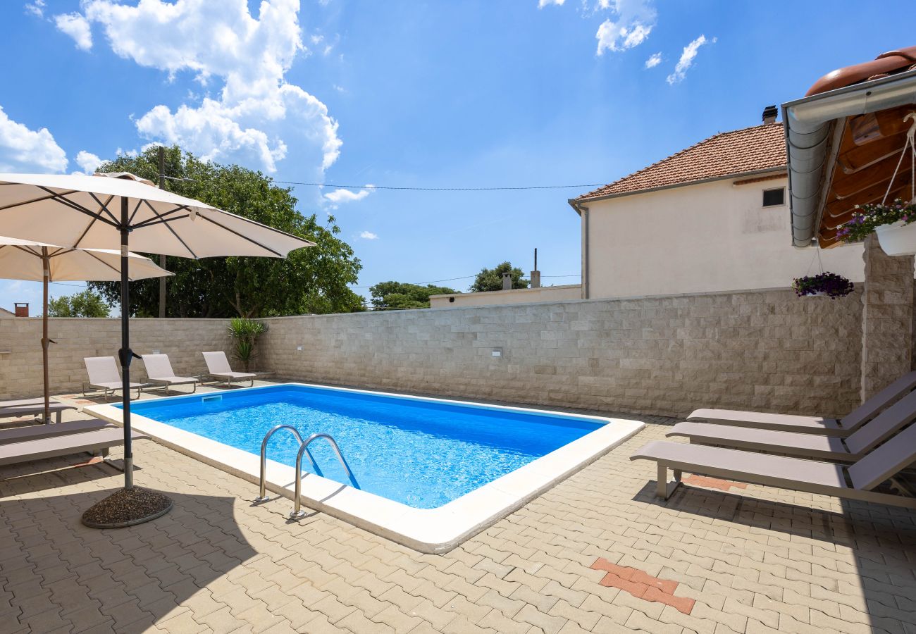 Appartement à Biograd na moru - Apartman DaDa 3 with shared pool
