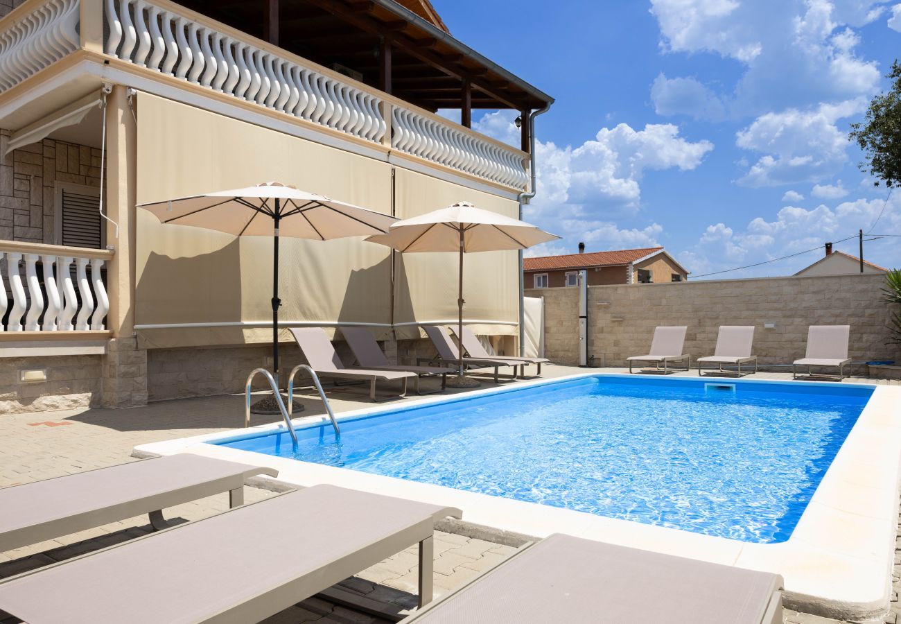 Appartement à Biograd na moru - Apartman DaDa 3 with shared pool