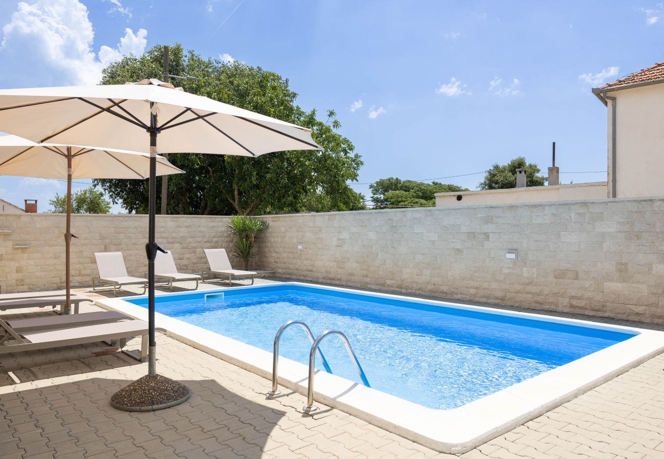 Appartement à Biograd na moru - Apartman DaDa 3 with shared pool