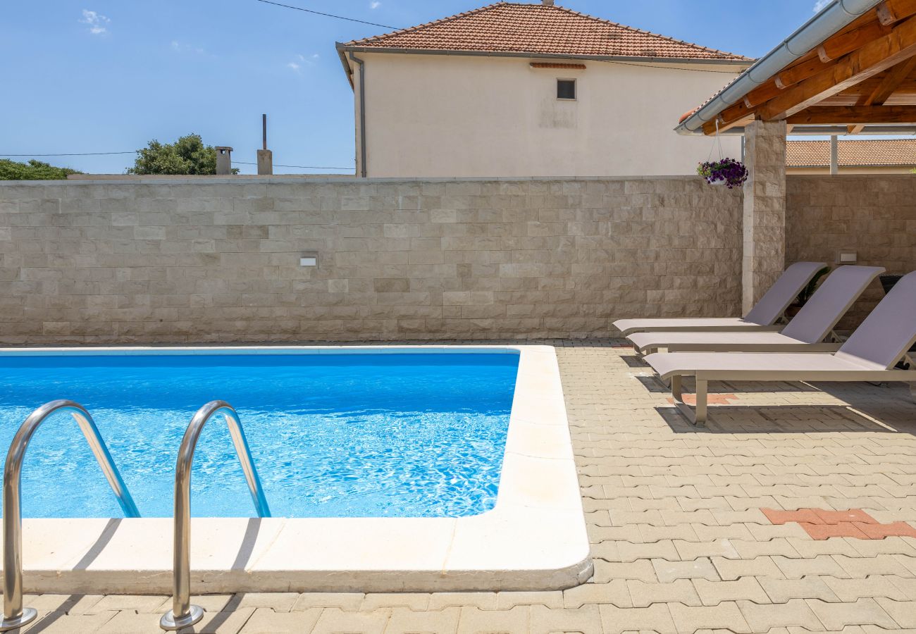 Appartement à Biograd na moru - Apartman DaDa 3 with shared pool