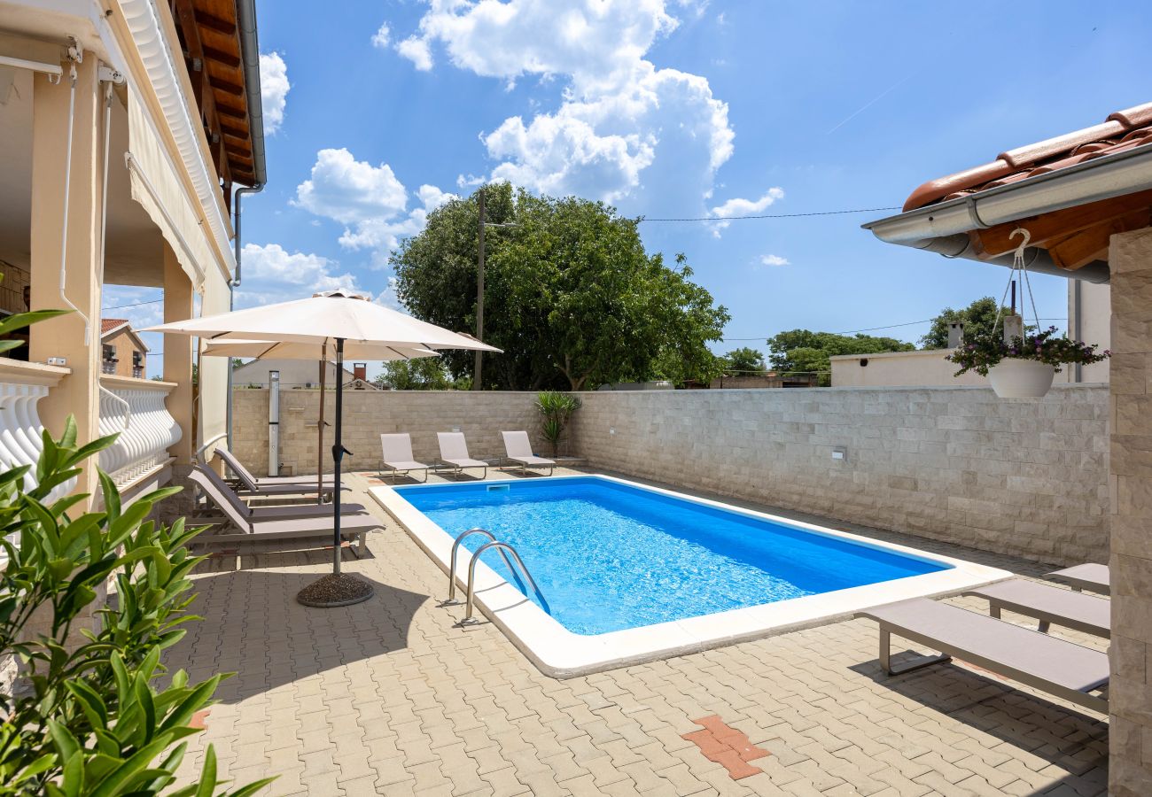 Appartement à Biograd na moru - Apartman DaDa 3 with shared pool