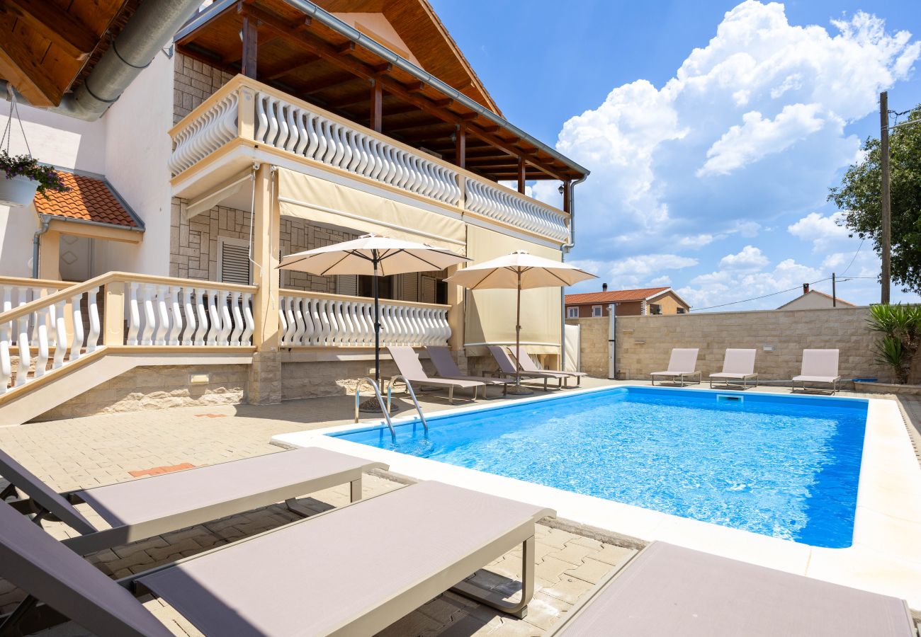 Appartement à Biograd na moru - Apartman DaDa 3 with shared pool