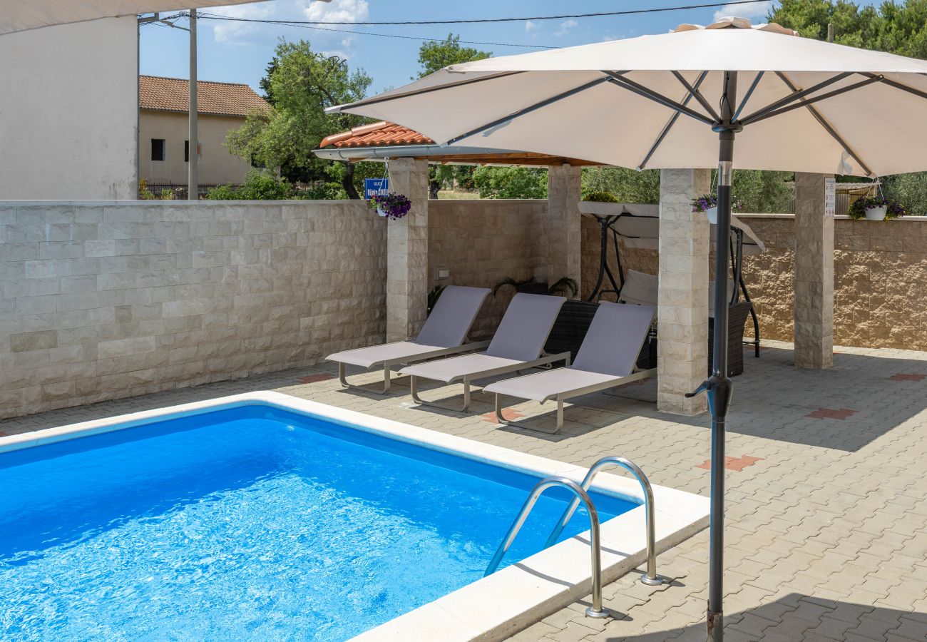 Appartement à Biograd na moru - Apartman DaDa 3 with shared pool