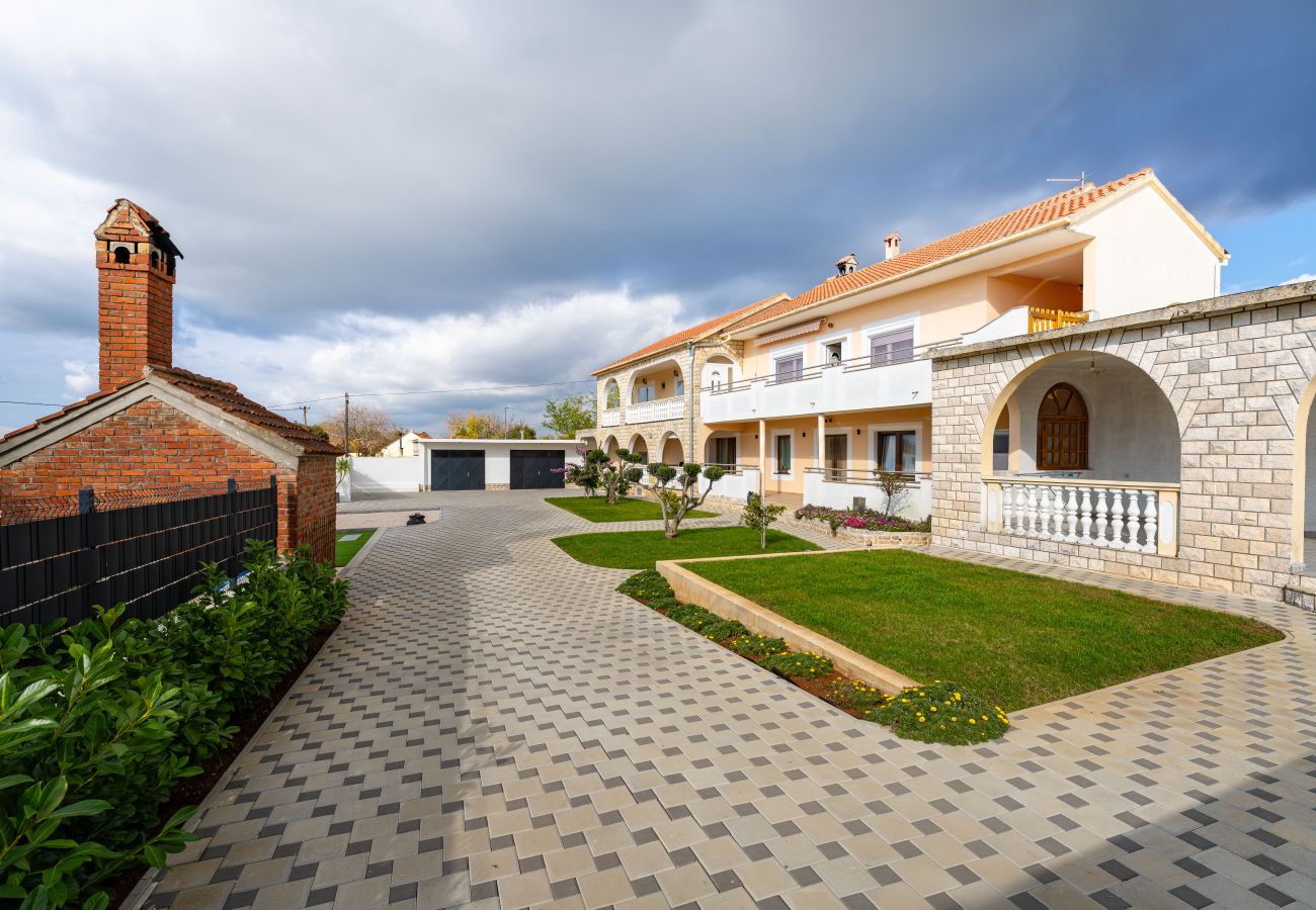 Appartement à Galovac - Apartment M&N