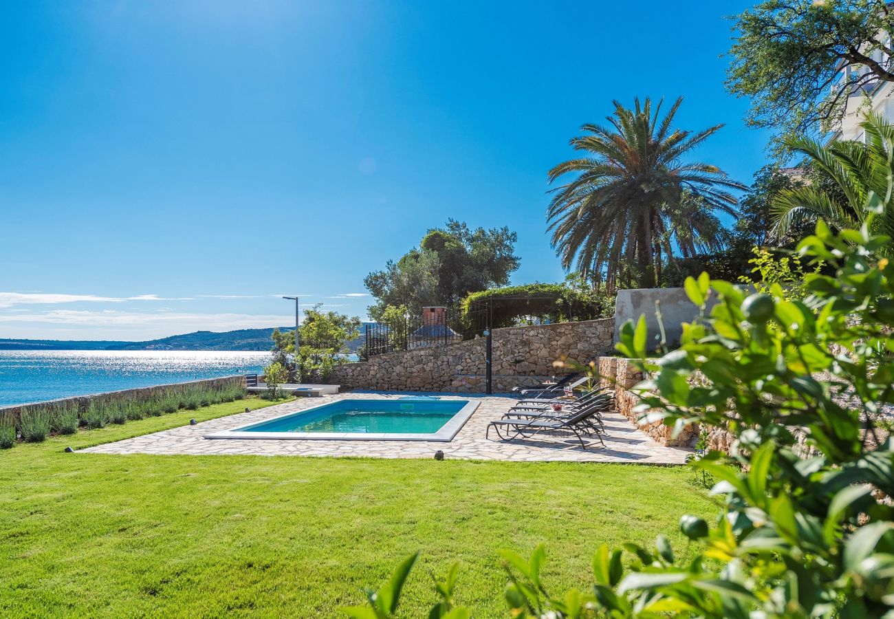 Maison à Maslenica - Beachfront villa Maslenica