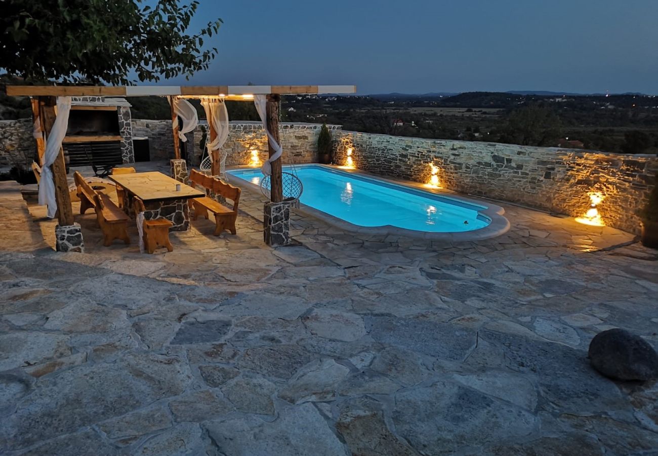 Maison à Kula Atlagic - Hilltop Paradise with private pool