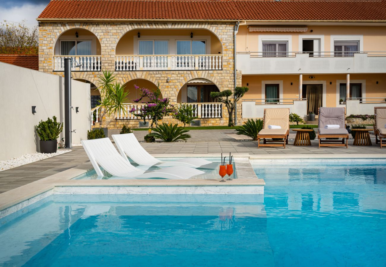 Appartement à Galovac - Apartment Galleli with private pool