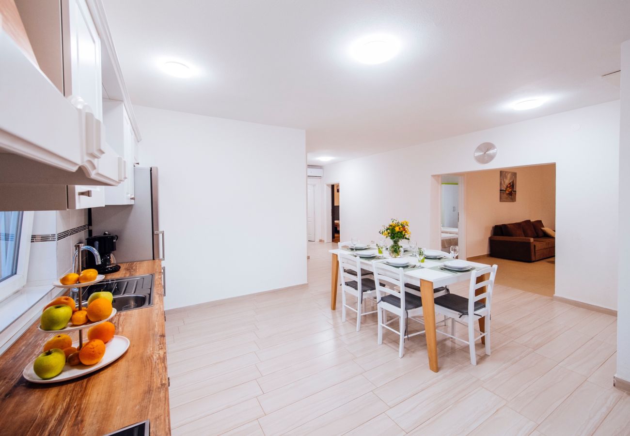 Maison à Privlaka - Holiday Home Barba Pere