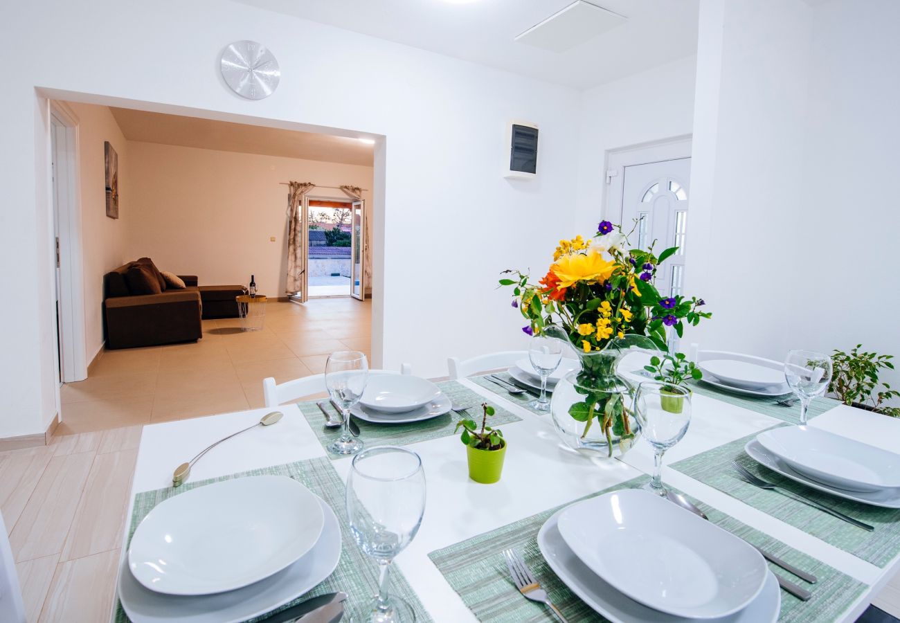 Maison à Privlaka - Holiday Home Barba Pere