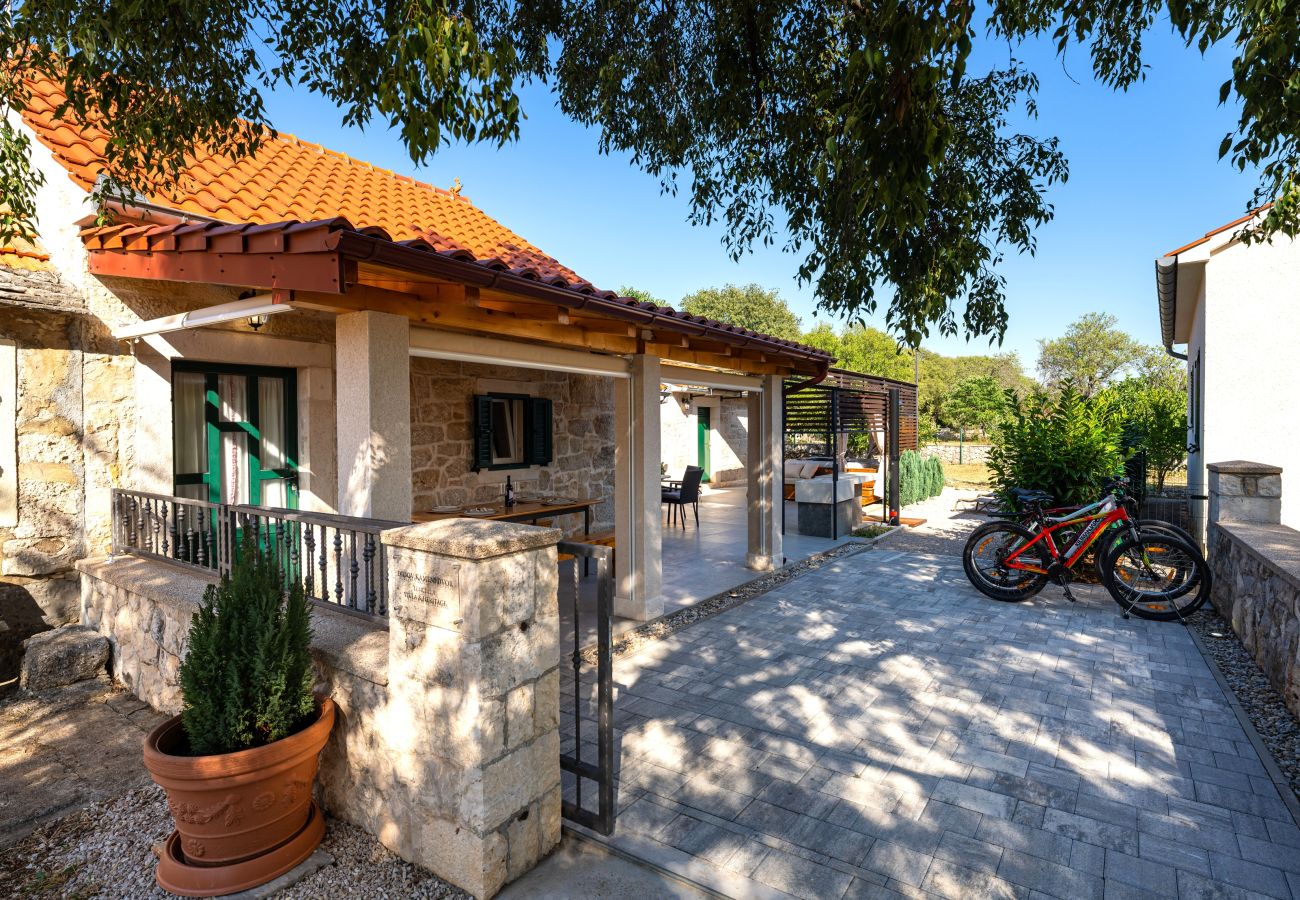 Maison à Radonic - Authentic stone house Dida